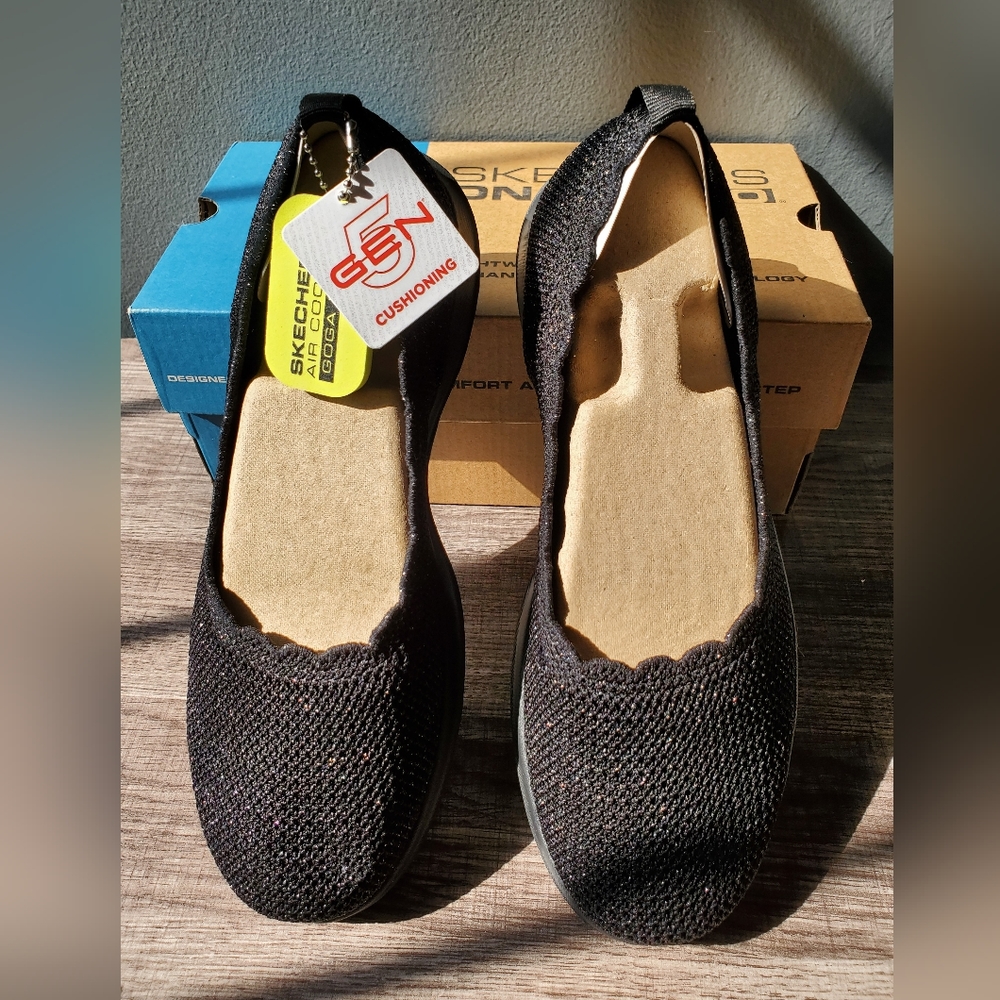 NWT Skechers On The Go, Go Walk Lite - Glitz, Black slip on sneaker, size 8